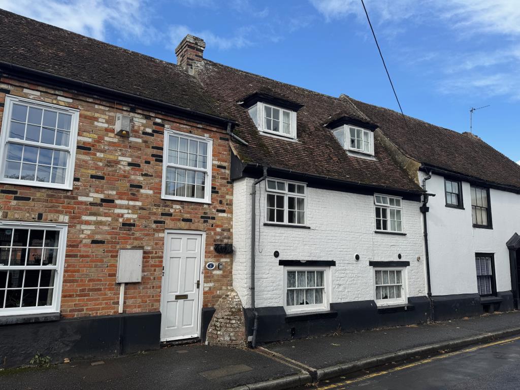 Lot: 109 - THREE-BEDROOM COTTAGE FOR IMPROVEMENT - Front of property